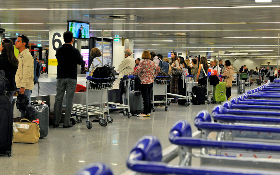Caos nos aeroportos penaliza turismo e imagem de Portugal