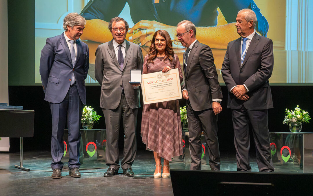Secretária-geral da AHRESP distinguida com Medalha de Mérito Turístico – Grau Bronze
